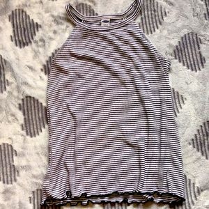 White and black crop top!✨✨